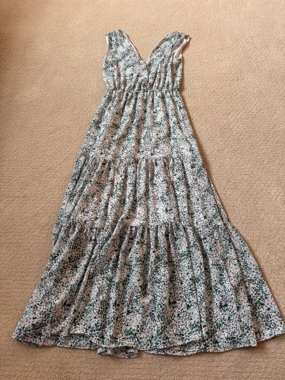 Banana Republic Floral V-Neck Maxi/midi  Dress in Green and White. Small tall.